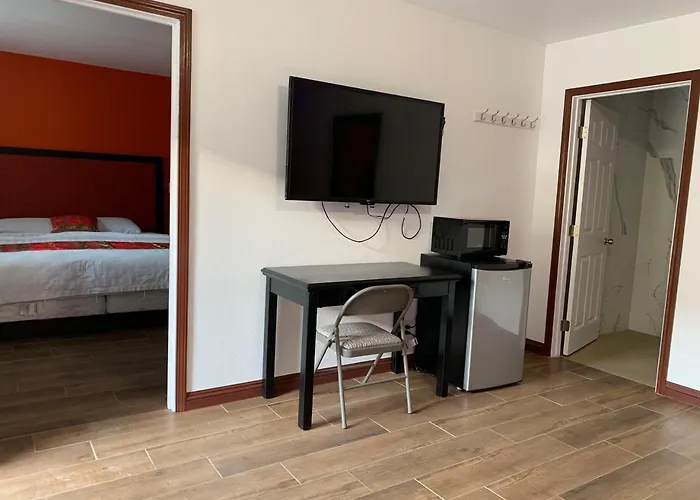Norwalk Inn & Suites